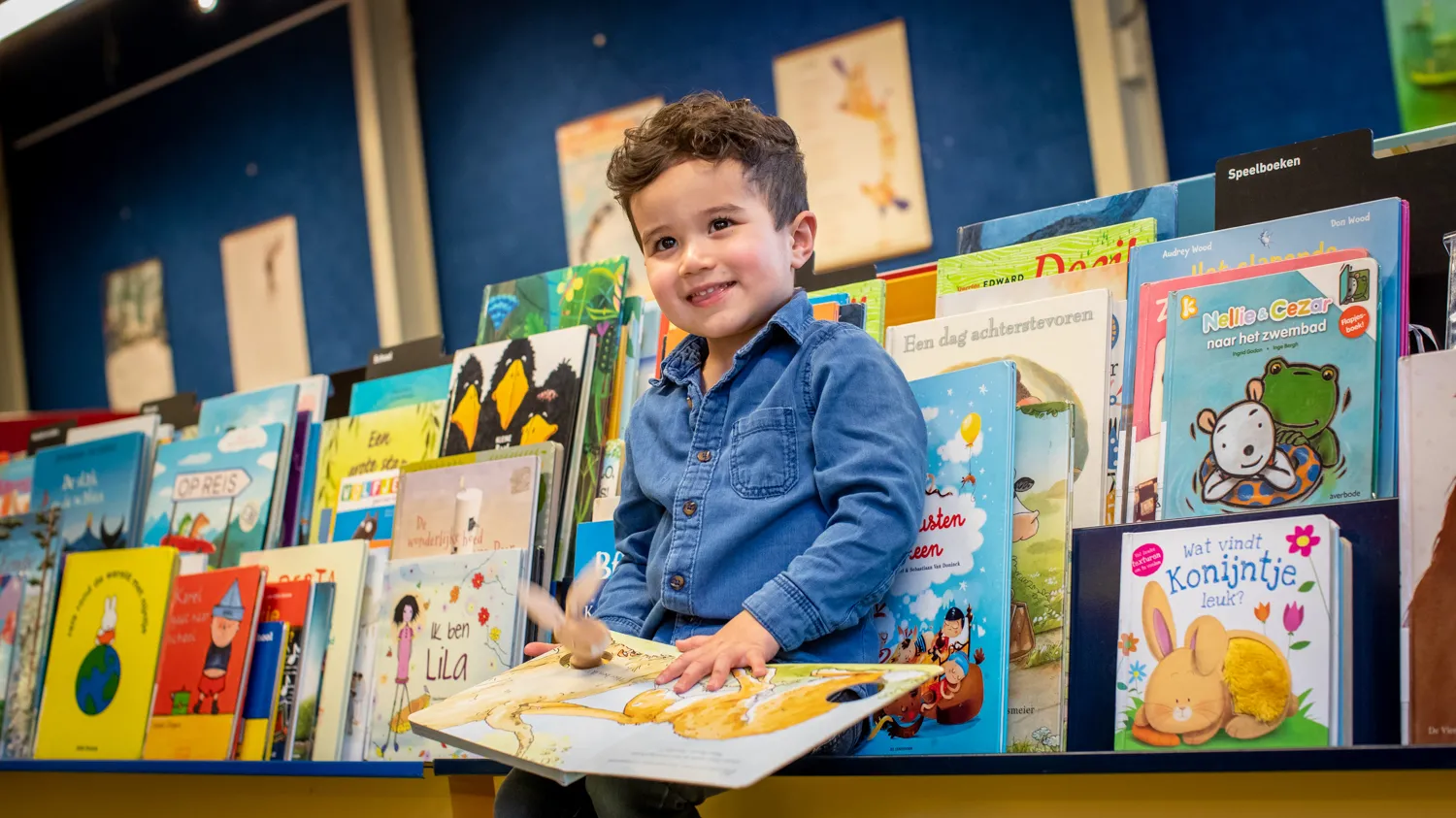 Jongen met boek