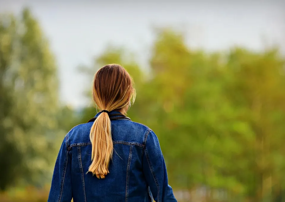 vrouw wandelend