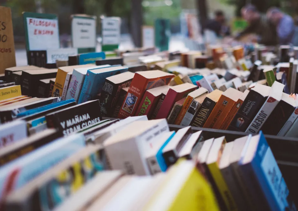 Foto van boekenkraam met boeken