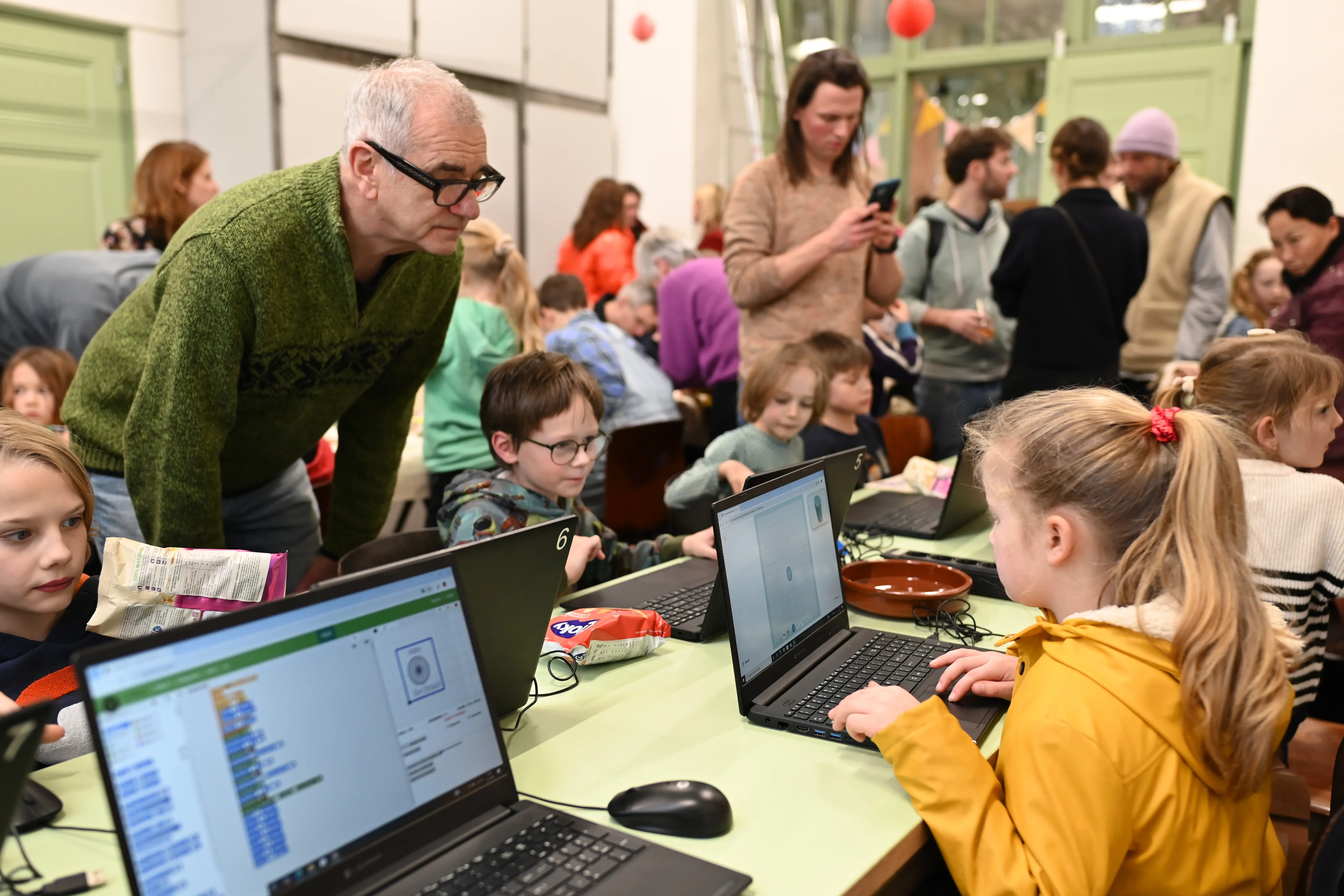 Kinderen achter laptop