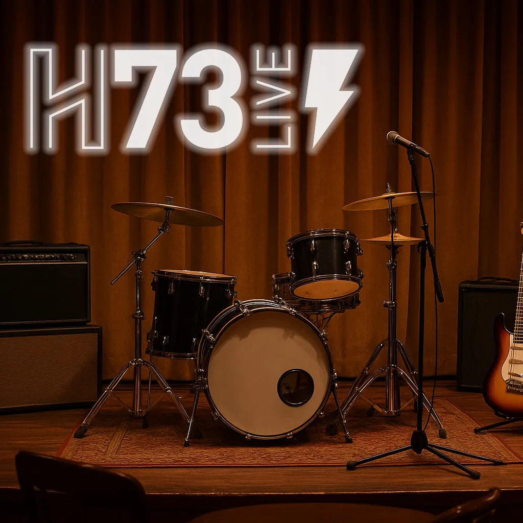 podium met backline van band en neon logo H73 Live